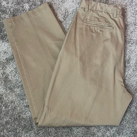 Mens Tommy Hilfiger Khakis in EUC - Size 34/ 30 - Picture 5 of 12